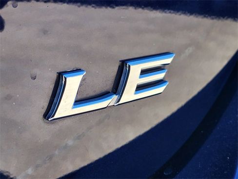 Used 2022 Toyota Camry LE image 7