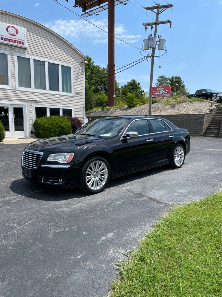 Used 2012 Chrysler 300 Limited RWD image 1