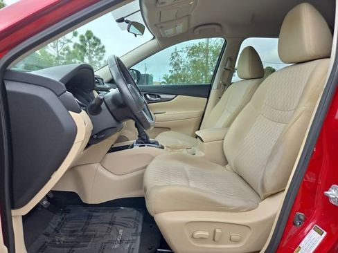 Used 2018 Nissan Rogue SV image 16