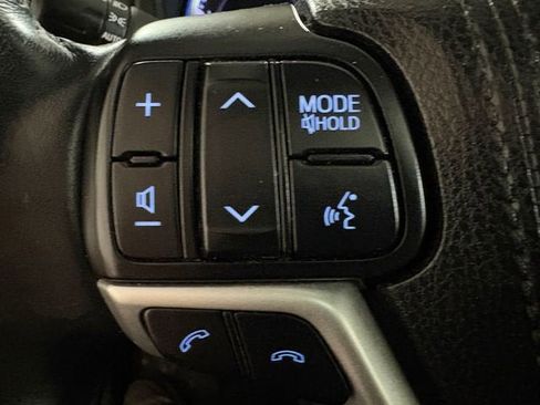 Used 2018 Toyota Highlander XLE image 17