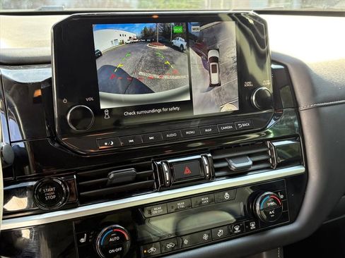 Certified 2025 Nissan Pathfinder SL image 11