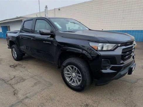 Used 2024 Chevrolet Colorado LT image 2