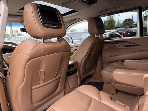 Used 2016 Cadillac Escalade Platinum AWD/4WD image 27