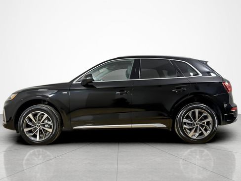 Used 2023 Audi Q5 2.0T Premium w/ Convenience Package AWD/4WD image 2
