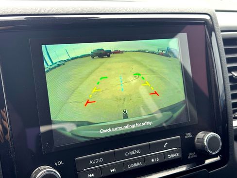 Used 2024 Nissan Frontier SL w/ Technology Package image 29