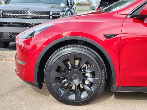 Used 2020 Tesla Model Y Long Range image 9