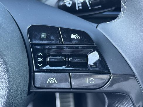 Used 2025 Hyundai Elantra SEL image 25