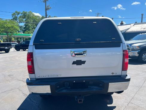 Used 2010 Chevrolet Silverado 2500 LT w/ Interior Plus Package AWD/4WD image 4