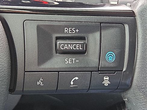 Used 2022 Nissan Rogue Platinum w/ Head-Up Display Package image 21