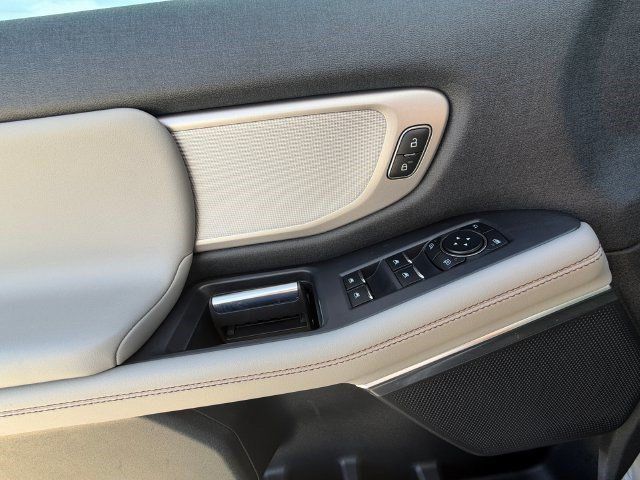 Used 2025 Ford Expedition Active RWD image 11