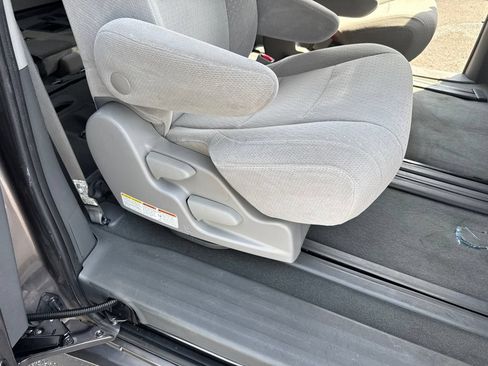 Used 2020 Toyota Sienna LE FWD image 66