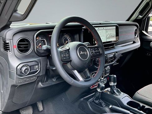 Used 2024 Jeep Wrangler Unlimited Rubicon w/ Convenience Group AWD/4WD image 30
