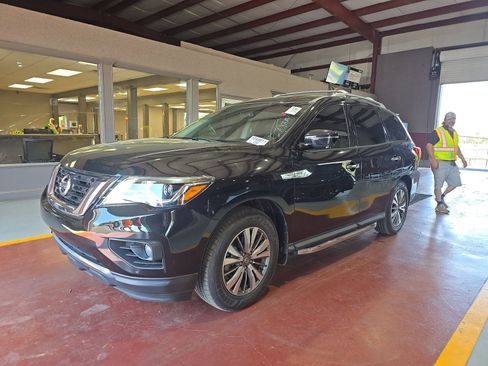Used 2020 Nissan Pathfinder SL image 2
