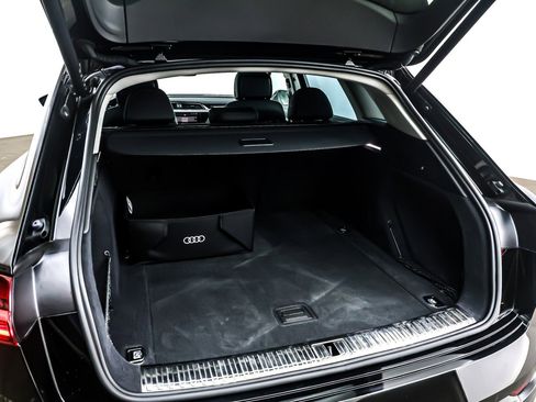 Used 2024 Audi Q8 e-tron Premium Plus image 24