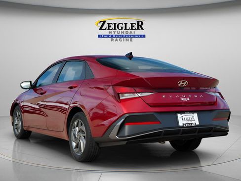 Certified 2024 Hyundai Elantra SEL FWD image 5