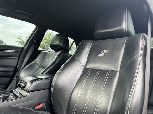 Used 2018 Chrysler 300 S image 15