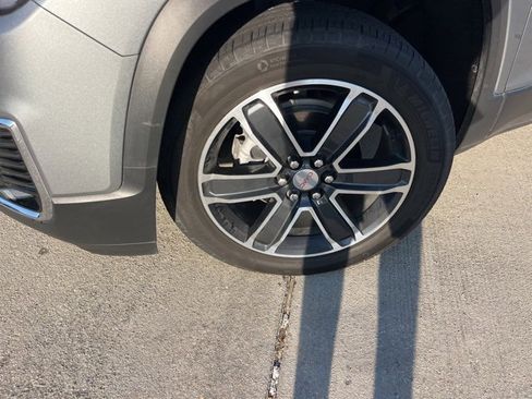 Used 2023 GMC Acadia SLT w/ Preferred Package image 34