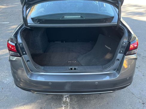 Used 2025 Nissan Versa SV image 29