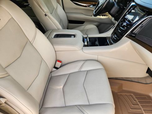 Used 2019 Cadillac Escalade Premium Luxury AWD/4WD image 12