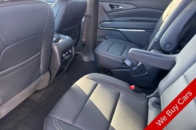 Used 2025 Chevrolet Traverse LT AWD/4WD image 16