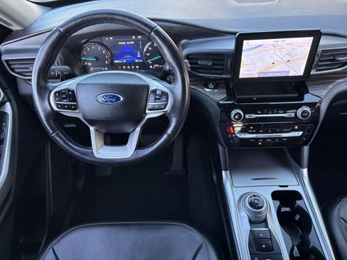 Used 2021 Ford Explorer Limited w/ Equipment Group 301A image 3