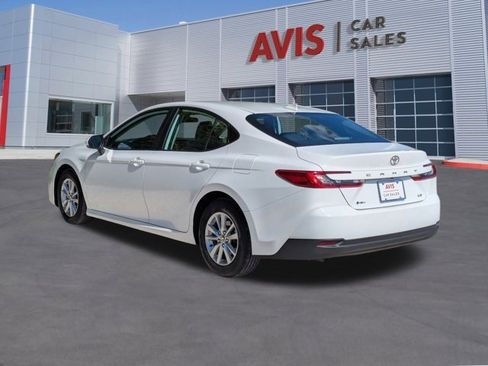 Used 2025 Toyota Camry LE image 9