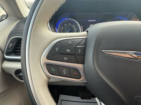 Used 2017 Chrysler Pacifica Limited image 15