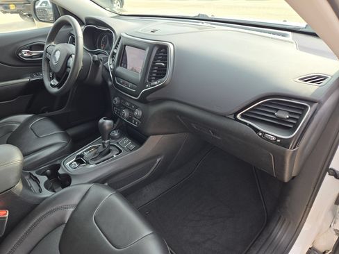 Used 2021 Jeep Cherokee Latitude Plus w/ Sun & Sound Group AWD/4WD image 27