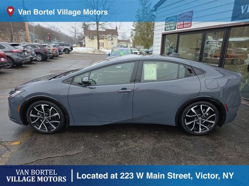 Used 2024 Toyota Prius Prime XSE Premium image 8