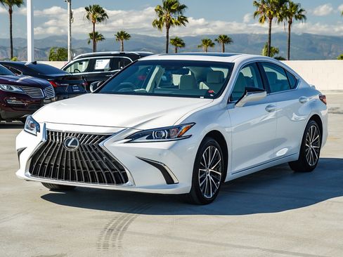 Used 2025 Lexus ES 300h w/ Premium Package FWD image 3