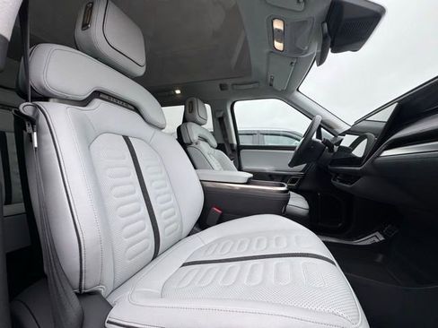 Used 2023 Rivian R1S Launch Edition AWD/4WD image 15