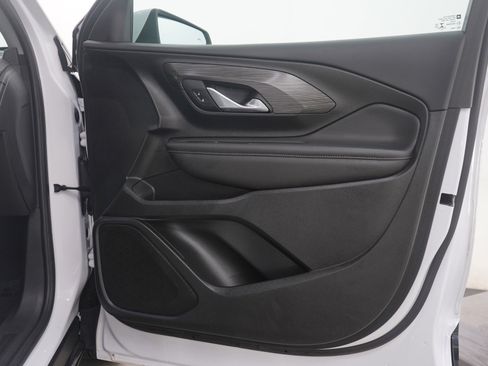 Used 2022 GMC Terrain SLE w/ Driver Convenience Package image 9