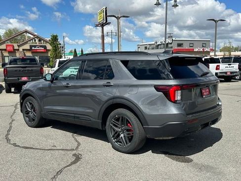 Used 2025 Ford Explorer ST-Line w/ ST-Line Street Pack AWD/4WD image 5