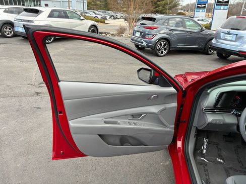 Used 2023 Hyundai Elantra SEL image 38