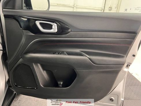 Used 2025 Jeep Compass Trailhawk AWD/4WD image 38