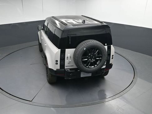 Used 2026 Land Rover Defender 110 X-Dynamic SE AWD/4WD image 34