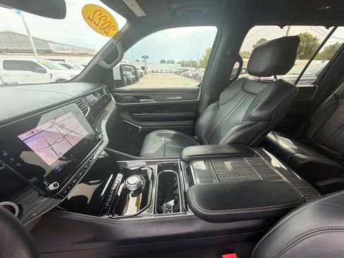 Used 2022 Jeep Wagoneer Series III w/ Premium Group I RWD image 18
