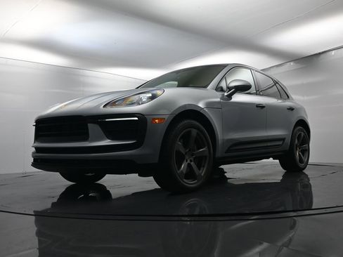 Certified 2022 Porsche Macan image 45