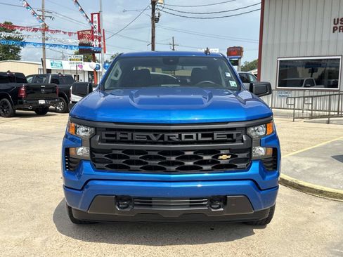 Used 2023 Chevrolet Silverado 1500 Custom AWD/4WD image 2