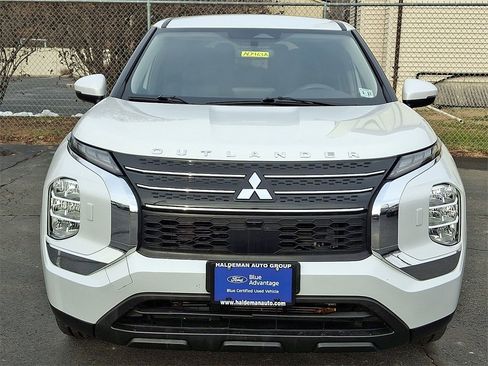 Used 2022 Mitsubishi Outlander ES image 2