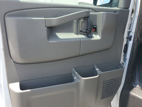 Used 2025 Chevrolet Express 3500 LT w/ LT Preferred Equipment Group RWD image 26