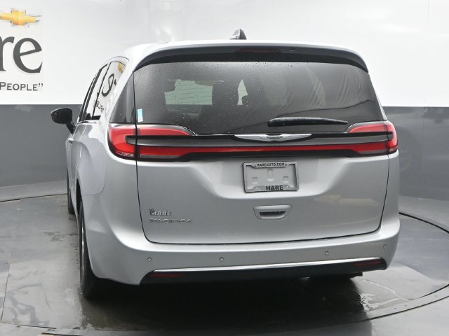 Used 2024 Chrysler Pacifica Touring-L FWD image 41