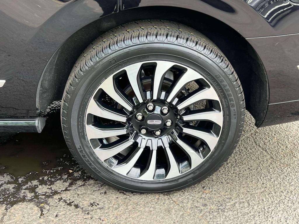 Used 2024 Lincoln Navigator Black Label AWD/4WD image 10