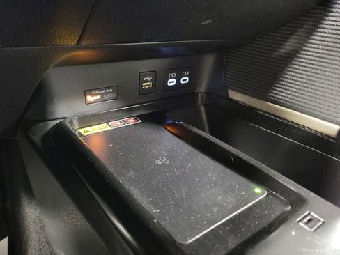 Used 2025 Toyota Camry SE image 17