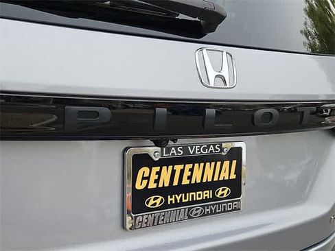 Used 2025 Honda Pilot Touring image 13