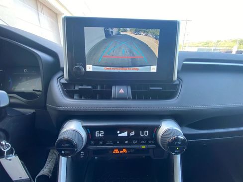 Used 2025 Toyota RAV4 LE AWD/4WD image 16