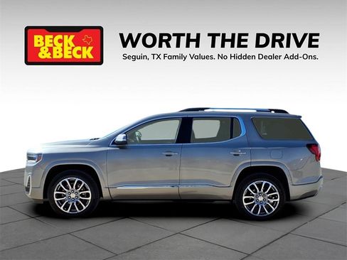 Used 2022 GMC Acadia Denali w/ Denali Ultimate Package image 8