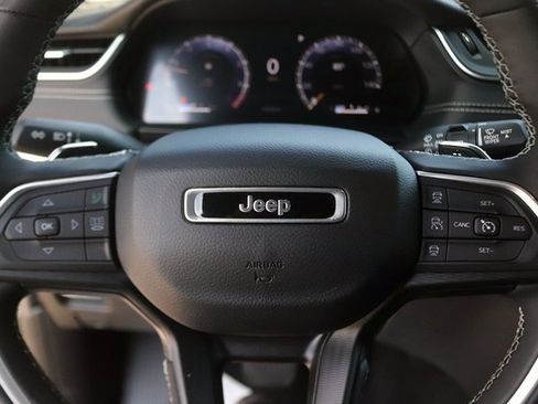 Used 2024 Jeep Grand Cherokee Altitude image 15