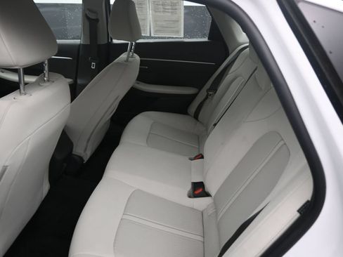 Used 2022 Hyundai Sonata SE w/ Preferred Accessory Package FWD image 15