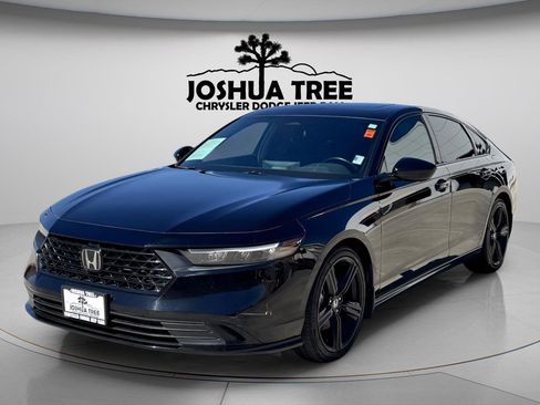 Used 2025 Honda Accord Sport image 3